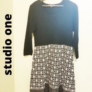 STUDIO ONE BLACK AND WHITE SWEATER DRESS